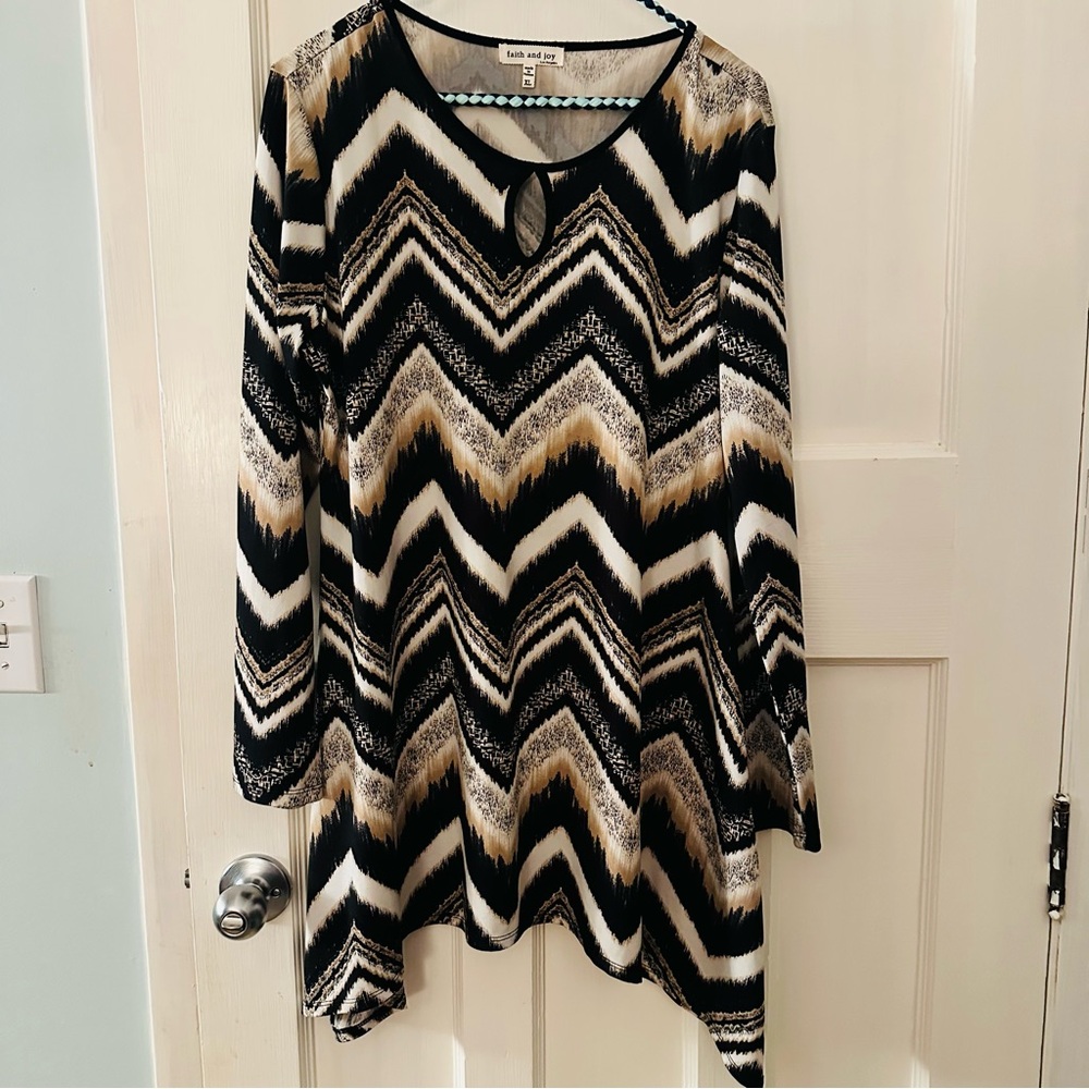 ⭐️ Faith and Joy XL Asymmetrical Top